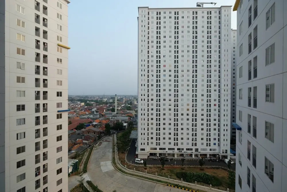 Homey Bassura City Apartment near Shopping Center