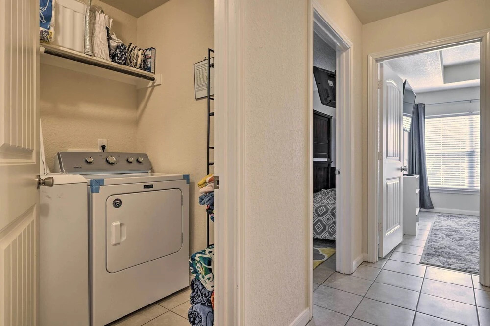 Pet-friendly Home w/ Deck: 1 Mi to Canyon Lake Fun