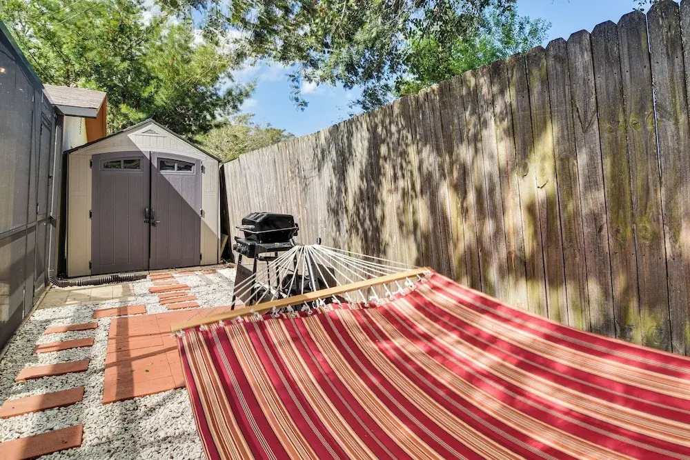 Pool & Patio Paradise! Largo Escape 4 Mi to Beach