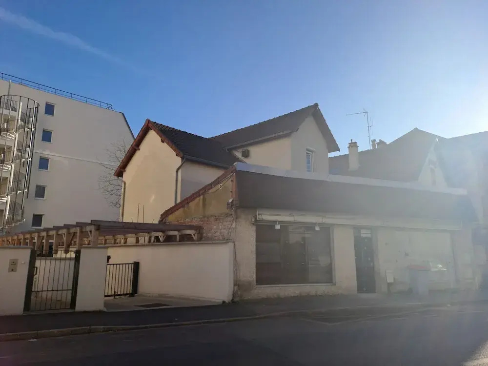 Oliasi Poissy