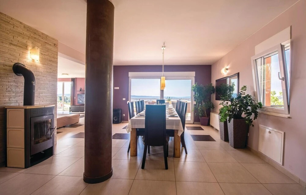 Awesome Home in Solin With Sauna, Wifi and 5 Bedrooms