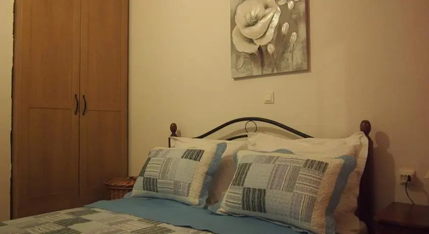 Alexandros Suites