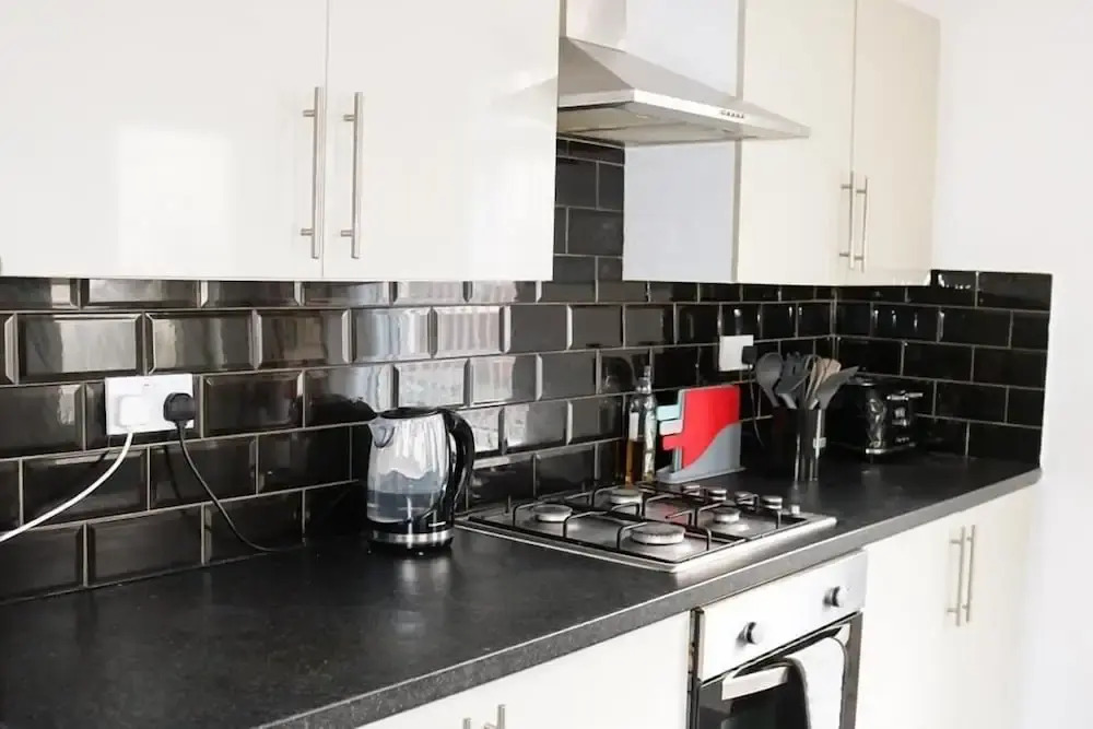 Modern Liverpool House Sleeps 12 Netflix