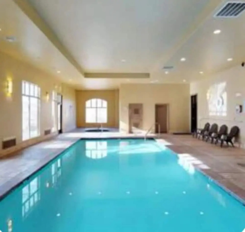 485 Rooftop Hot Tub - Sleeps 24