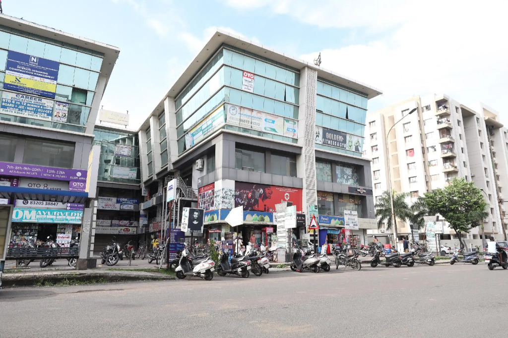 OYO 5799 Hotel Plaza Inn