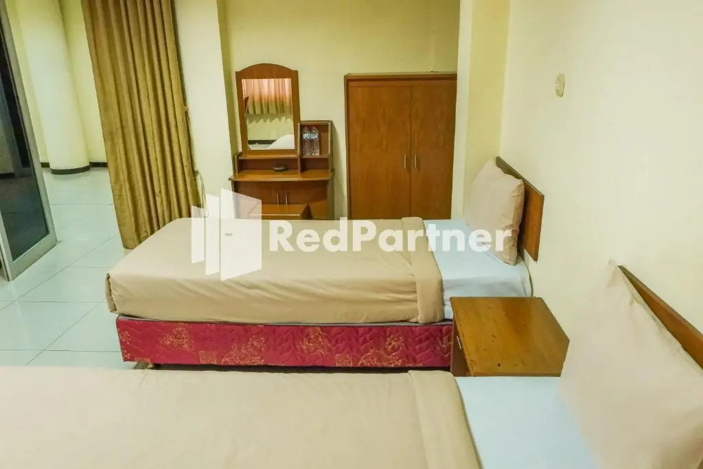 Grand Kembar Hotel Mitra RedDoorz