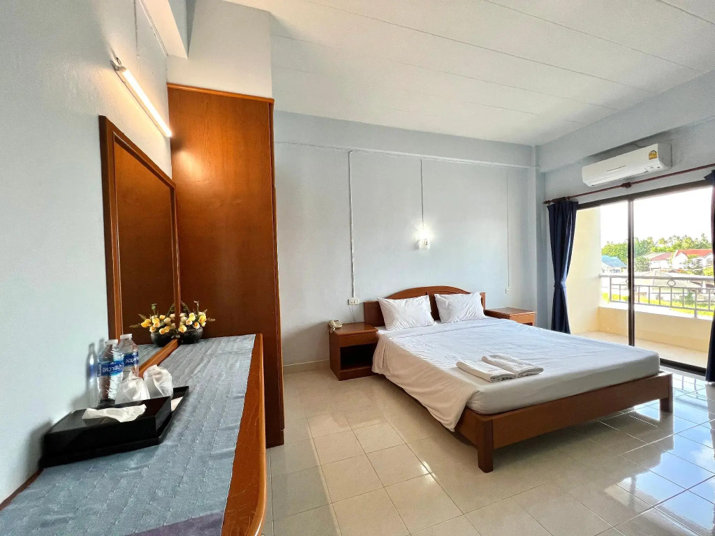 Ritzy House Hotel