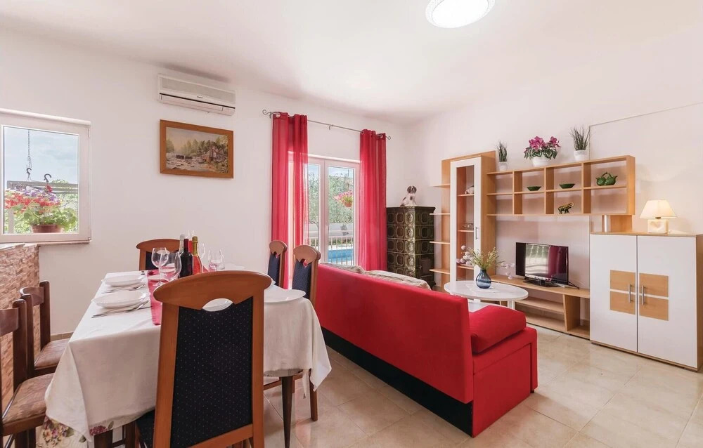 Beautiful Home In Liznjan