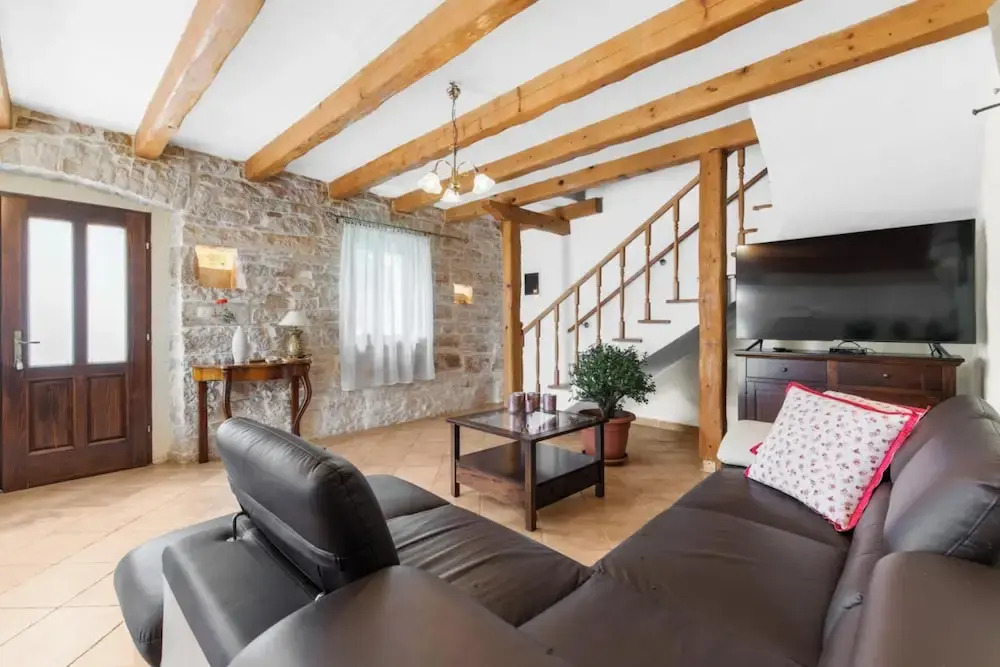 Holiday House with Private Pool Villa Ladybug