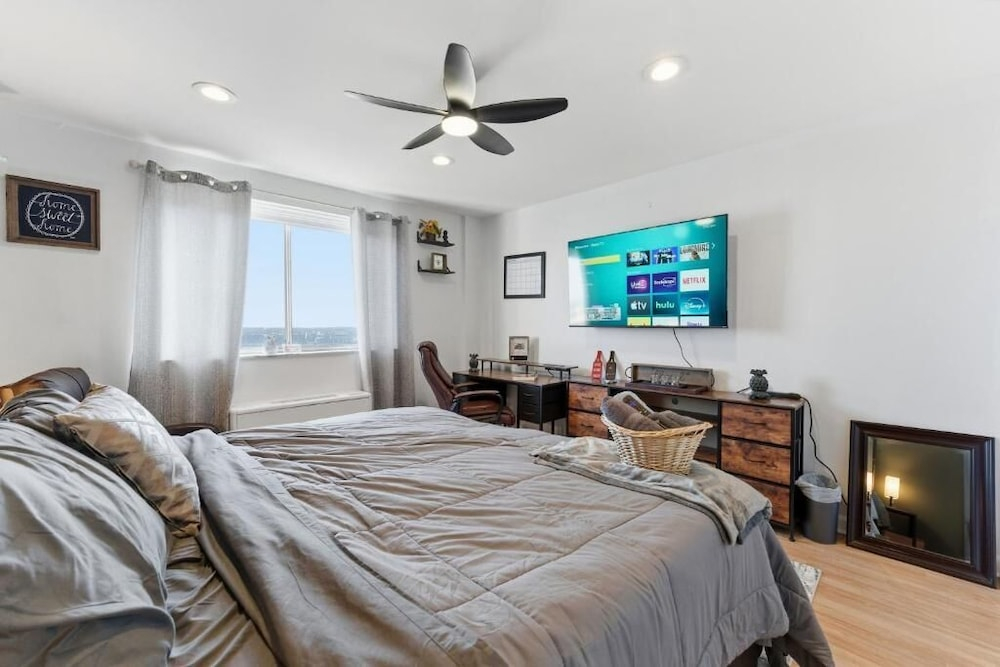 The ATL Sky Suite 3BR Downtown Penthouse