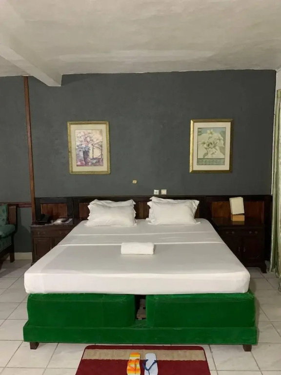 SKY Hotel Bonapriso