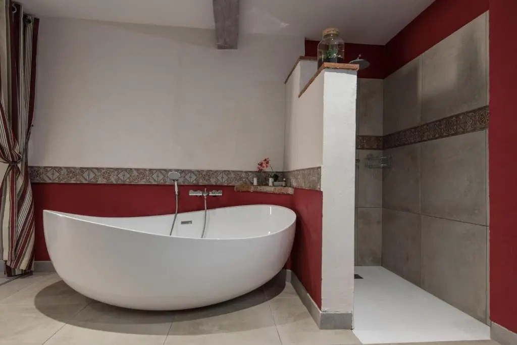 LE MAS DES COLOMBES Chambres dhôtes B&B & SPA