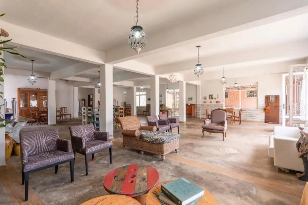 Casarão ESPAÇOSO a 800m do centro, 8 hospedes, pet friendly, garagem para 3 carros