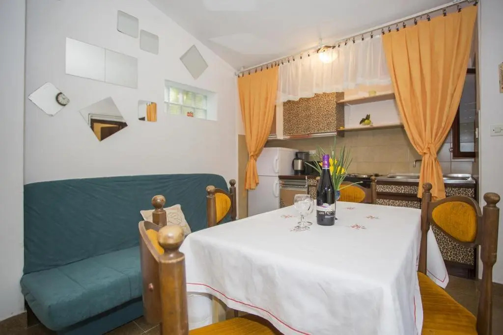 Apartment 1618
