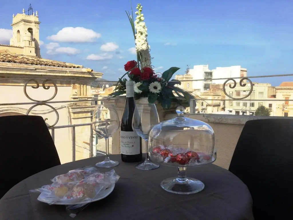 Plaza Rooms