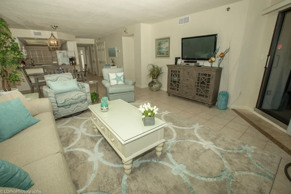 Inlet Reef 316 2 Bedroom Condo by RedAwning