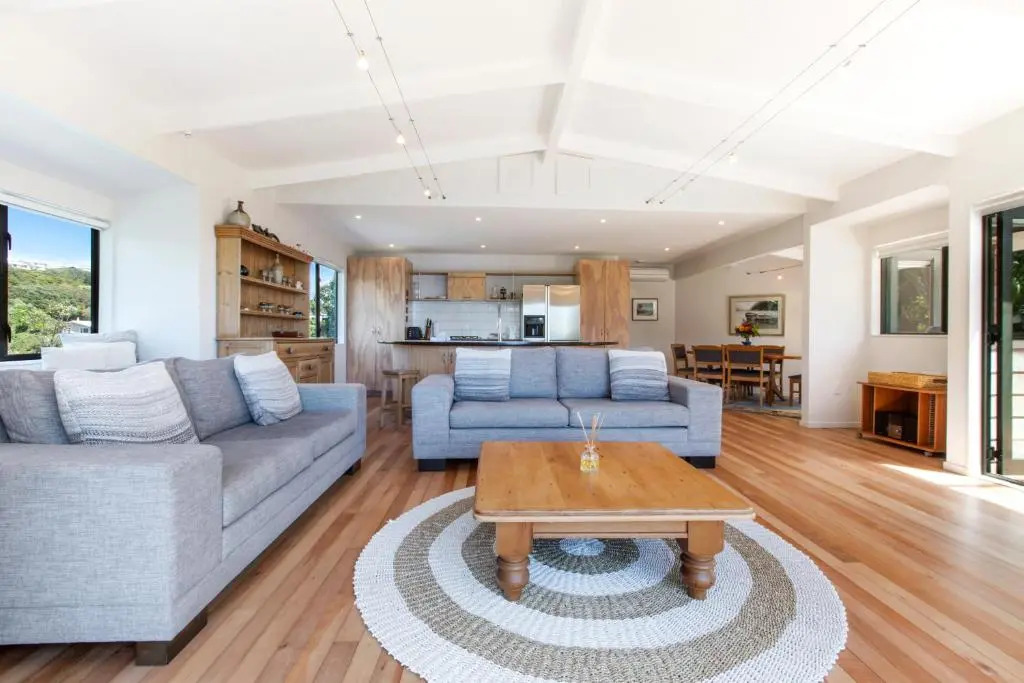 Beachfront Enclosure Bay - Waiheke Unlimited
