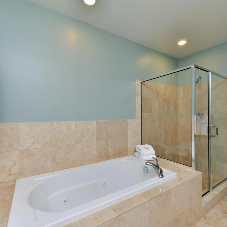 Grand Eastonian Hotel & Suites