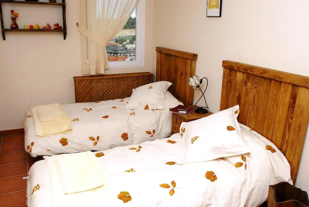House With 4 Bedrooms in Ávila