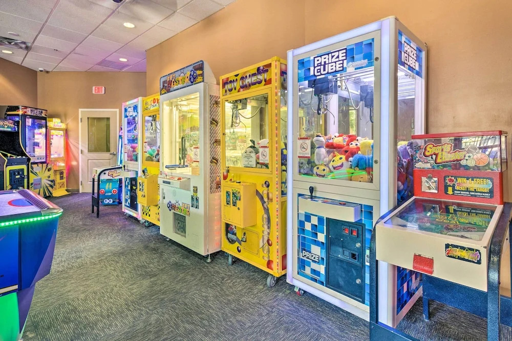 Disney Good Neighbor Resort Condo < 4 Mi to Wdw!