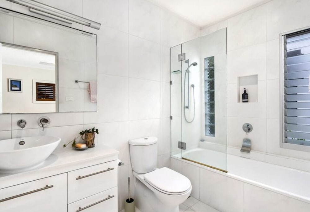 Burleigh Coastal Escape 4BR Home