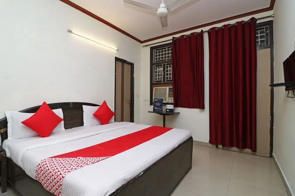 OYO 28620 Hotel Monarch