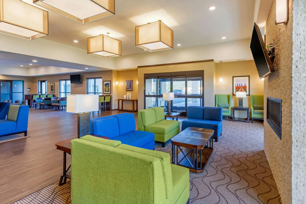 Comfort Suites Burlington near I-5