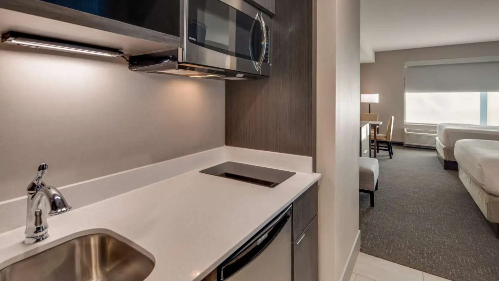 Best Western Plus Executive Residency Rigbys Water World Hotel