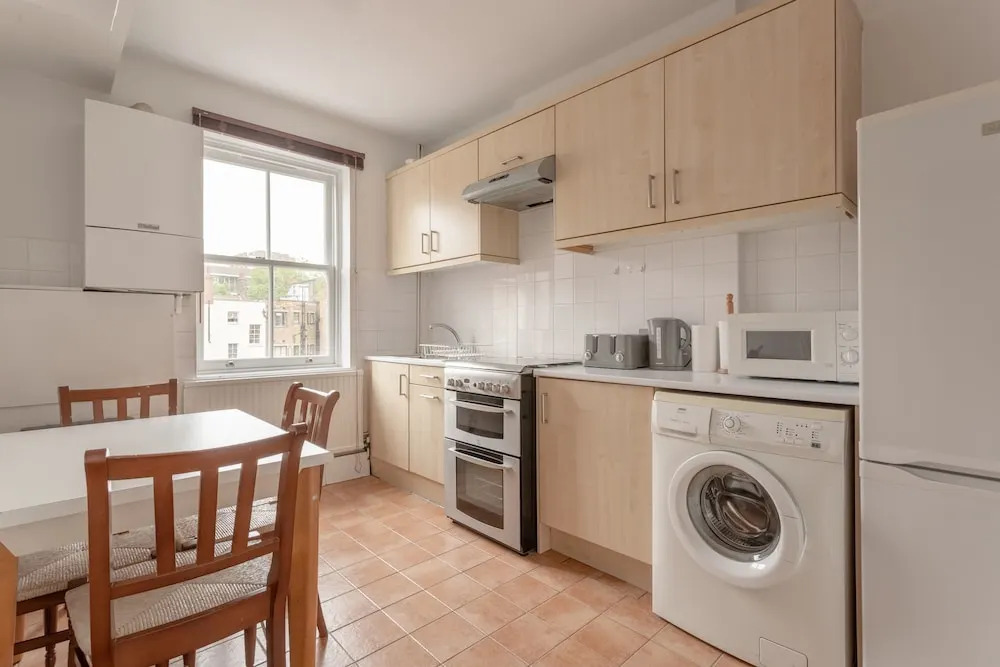 Spacious 3 Bedroom Flat in Covent Garden