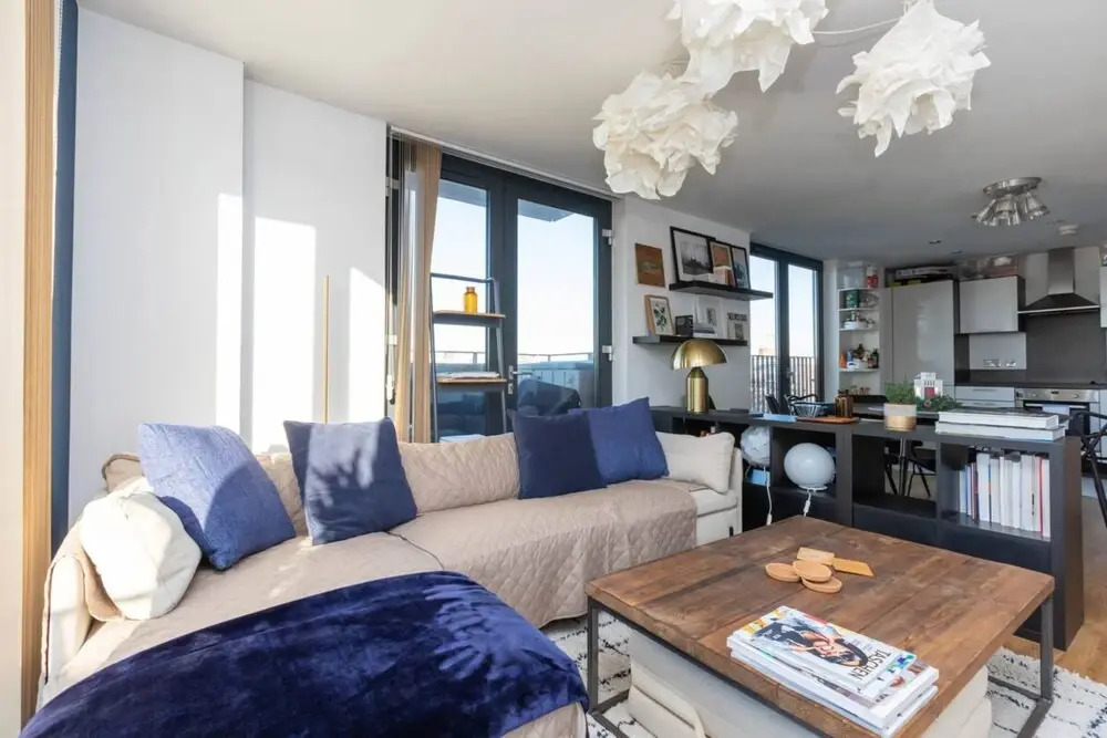 Stylish 2 Bedroom Flat in Canada Water