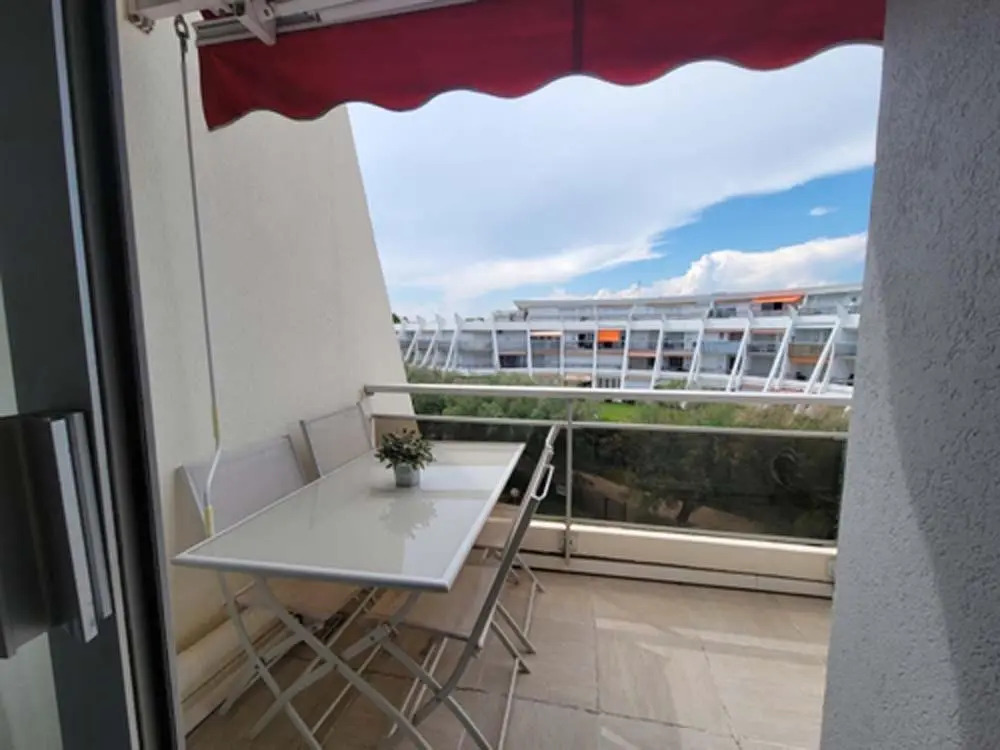 Studio Cabine Climatise Avec Parking Au Couchant