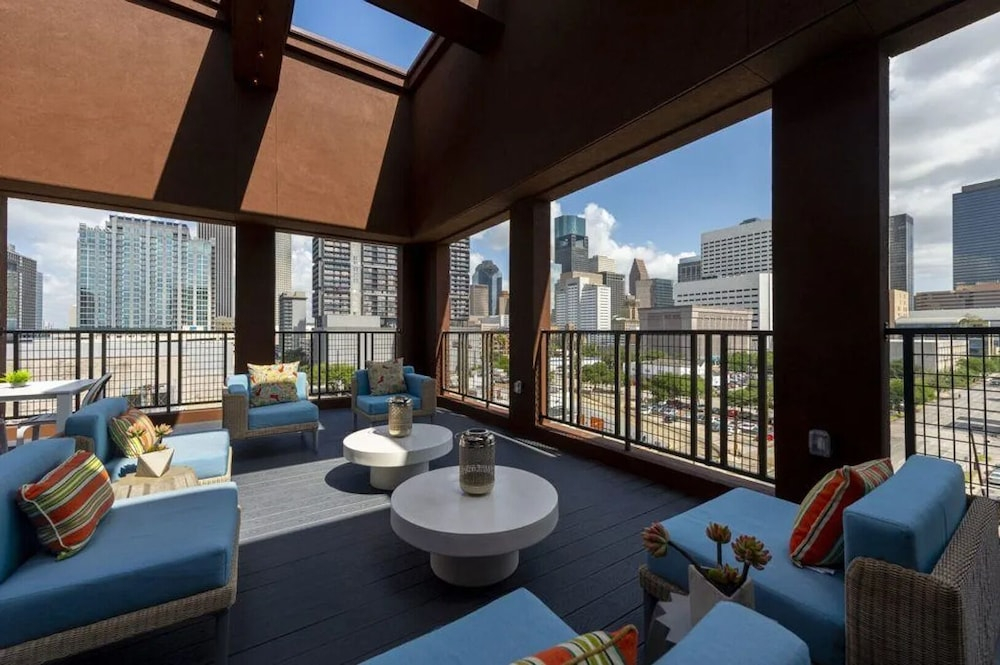 Landing Amazing 1bd, Courtyard, Game Room