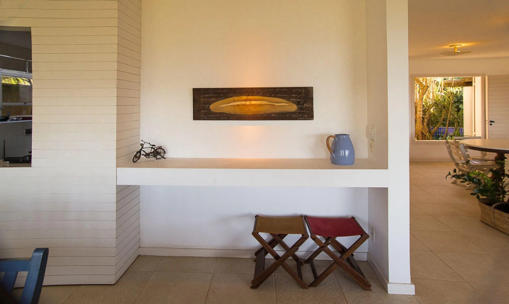 Casa Maravilhosa com Cinco Suítes, Pé na Areia da Praia de Manguinhos Por Luxury Rentals
