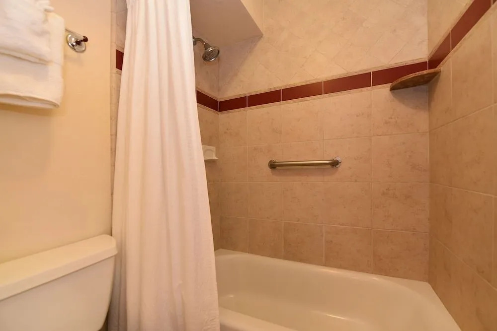 Hale Ono Loa #212 - 1 Br Condo
