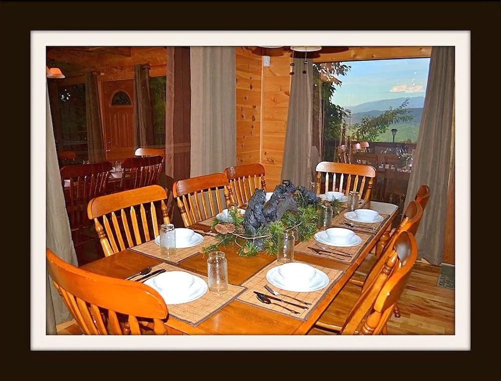 Bearly Hidden Ridge 5 Bedroom Cabin by RedAwning