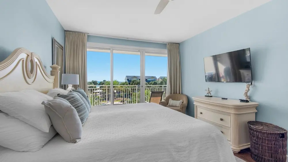 Spacious 2BR Condo w/ Partial Gulf Views, Pool, Across the Street From Beach!