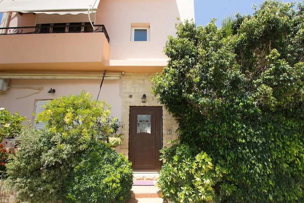 Kostas Apartment Very Near to Amoudara Beach
