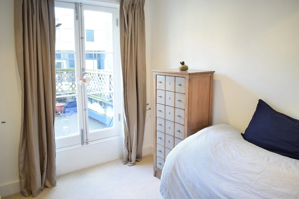 2 Bedroom Mayfair Apartment Near Hyde Park