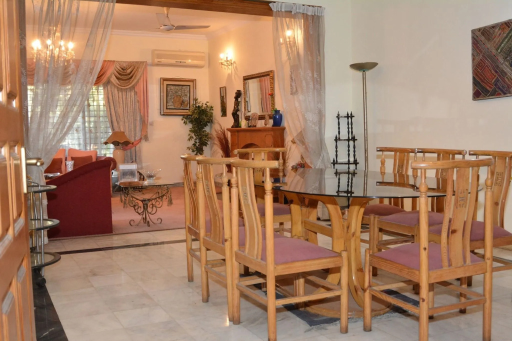 Delano Guest House