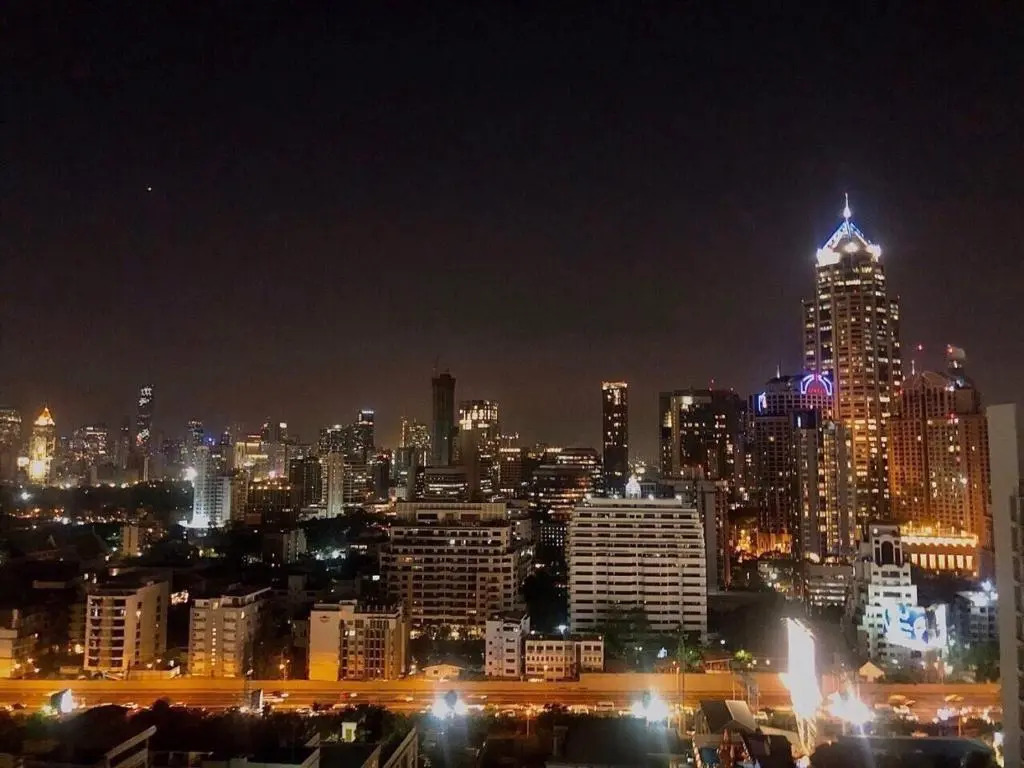 cozy apartment central bangkok 25th floor beautifull balcony