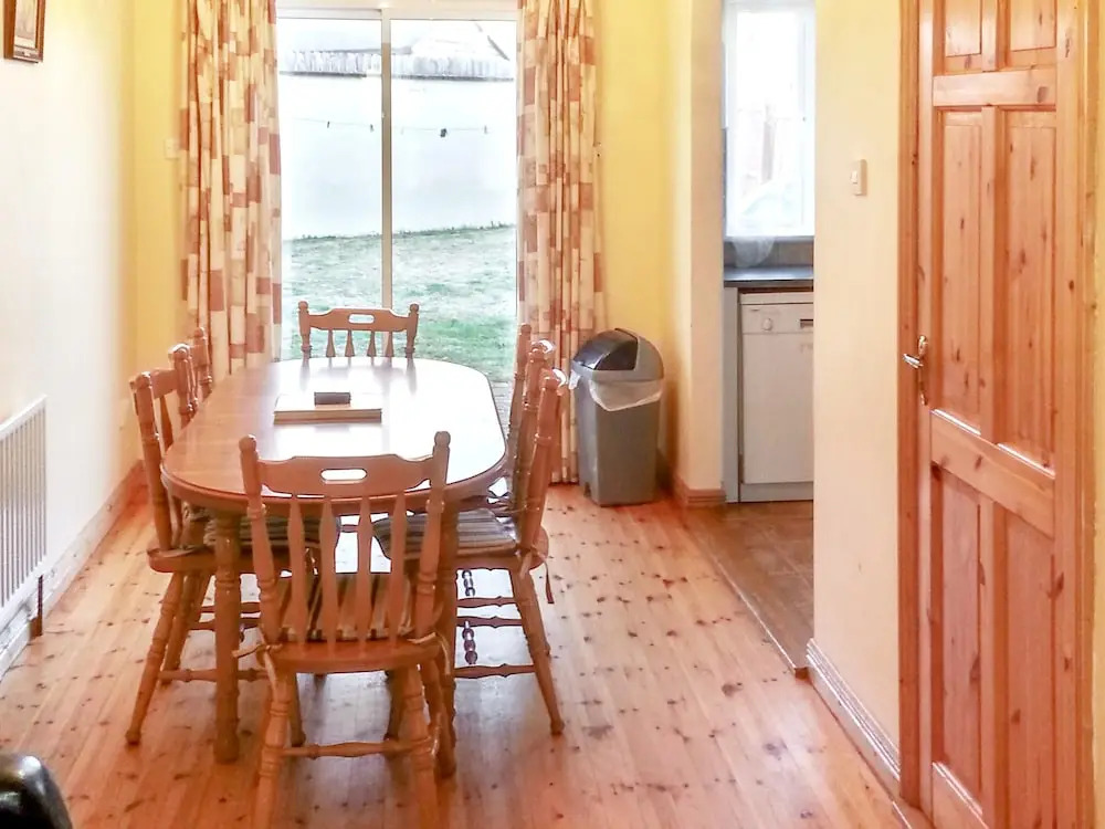 House With 4 Bedrooms in Enniscrone, With Enclosed Garden - 50 m From
