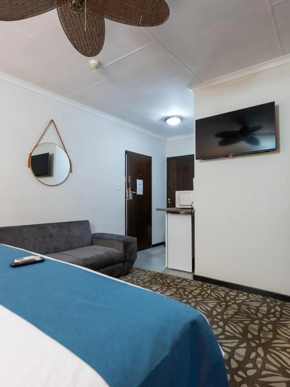 Отель ANEW Hotel & Convention Centre OR Tambo