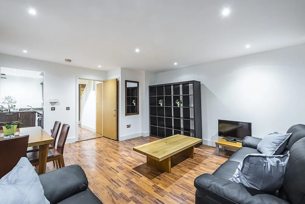 2 Bed Apartment Near Bow Road Station