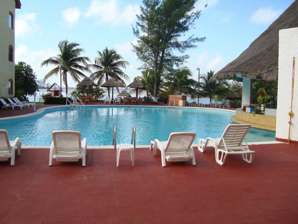 Отель Selina Cancun Laguna Hotel Zone