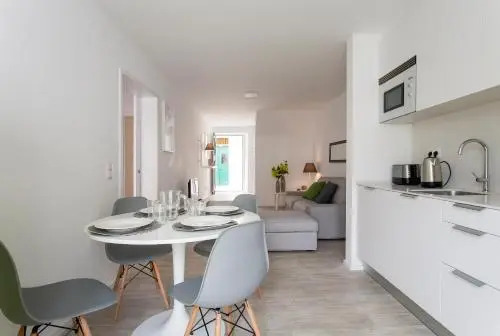 Castelo Picão Apartments