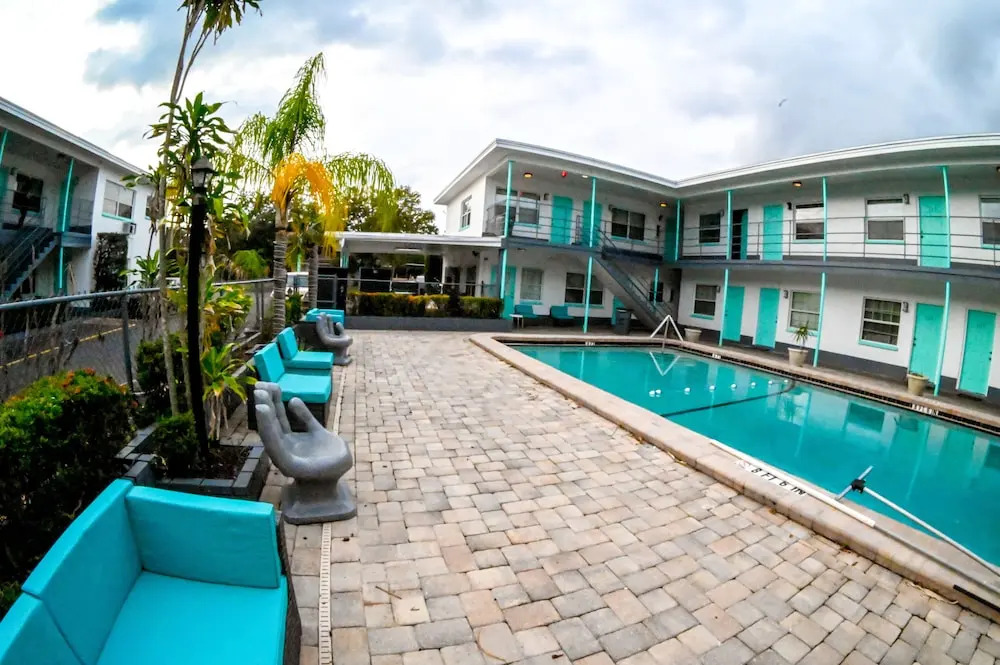 Uptown Inn & Suites