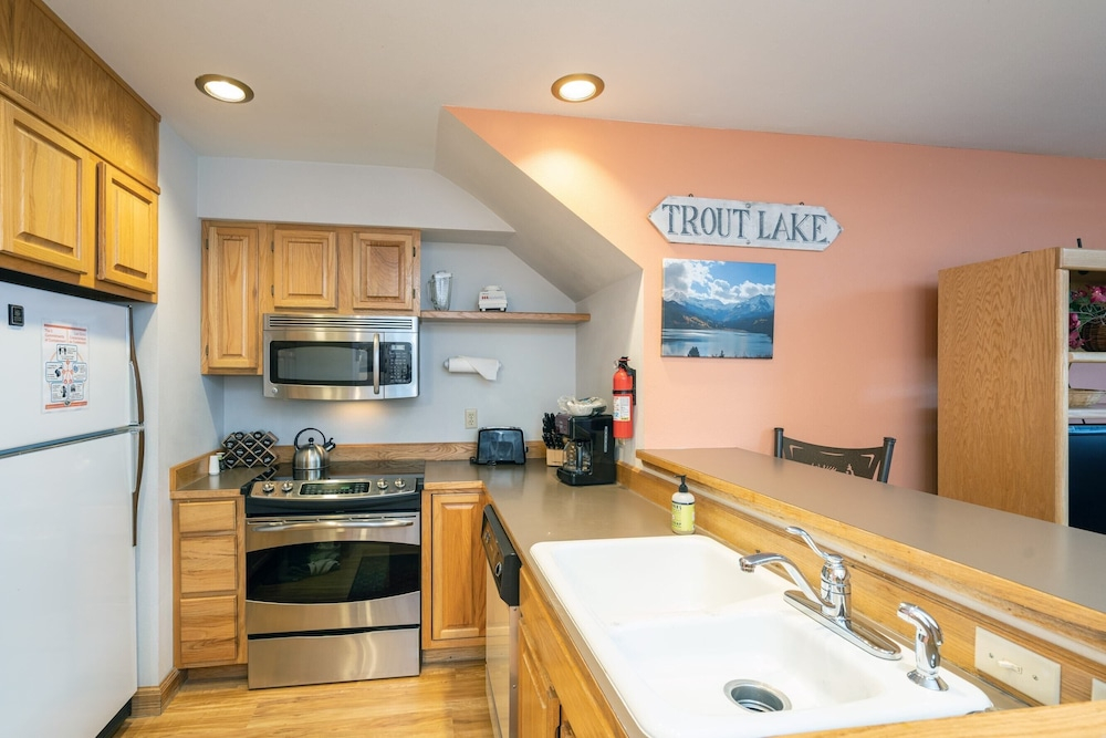 Cimarron Lodge 27 by Avantstay Ski-in/ski-out Property in Complex w/ Two Hot Tubs! Permit#10026