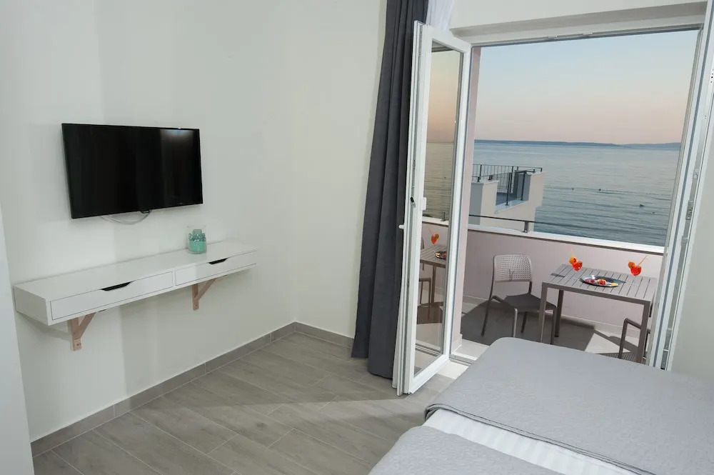 Seaside Luxury Suites