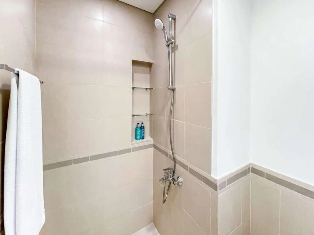 Fancy 2BR Apt Town Square