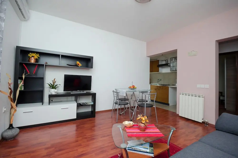 Apartments Miljenko